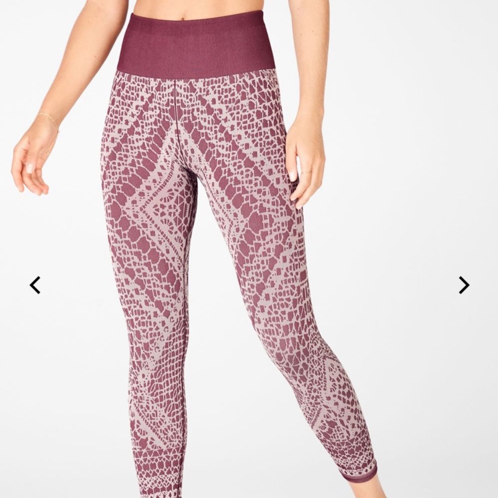 NWT Fabletics High Waisted Seamless Lace Capri